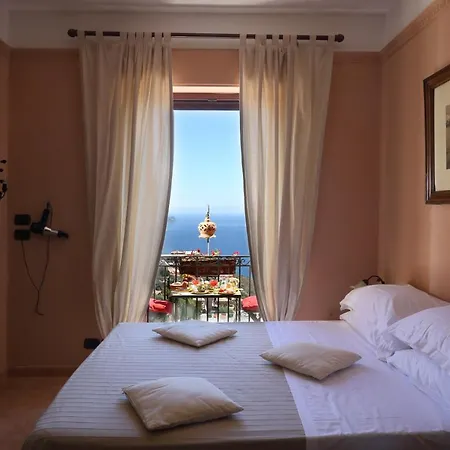 Isoco 3* تاورمينا